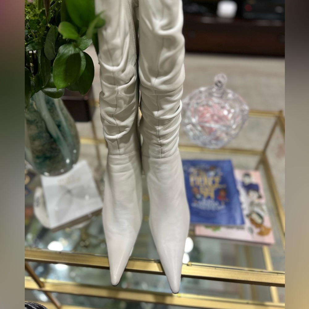 Sexy all leather boots with 4in stiletto heel..